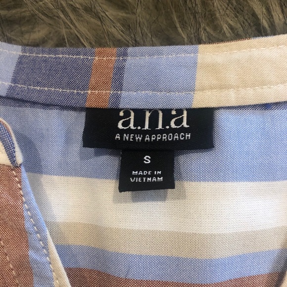 Ladies blouse. - Picture 2 of 2